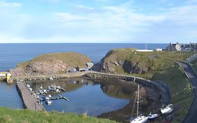 White Gables - Uk30688